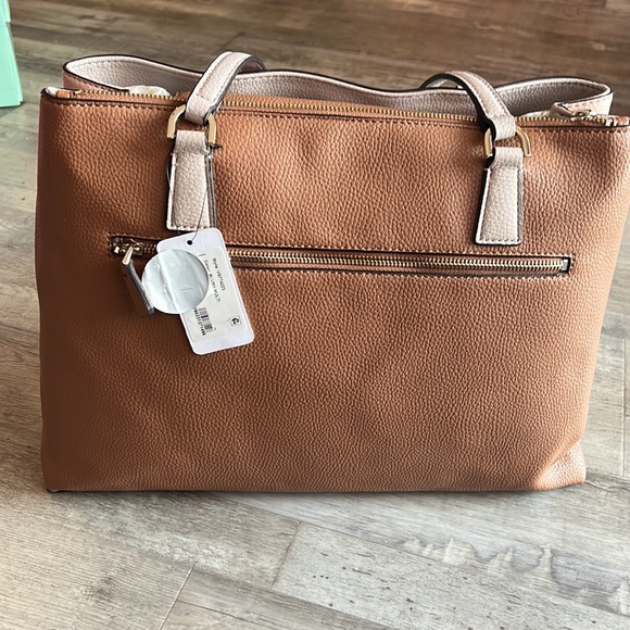 GUESS Two-Tone Shoulder Bag - NWT and original packaging filler - Picture 4 of 13